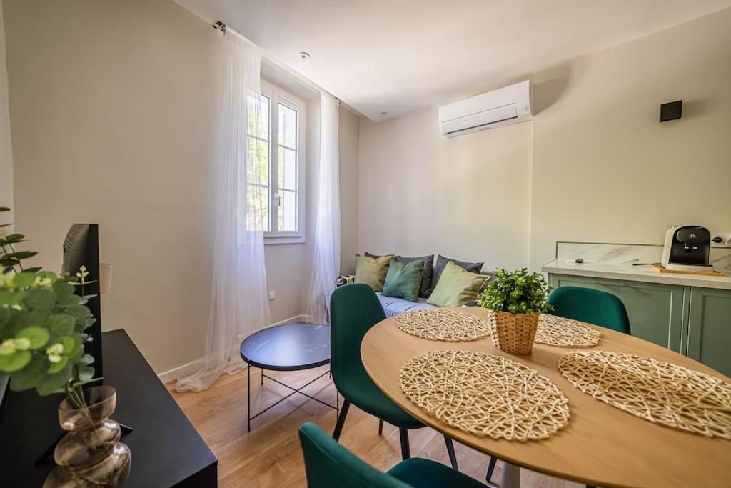Le Pearl Appartement De Charme En Bord Riviere Collobrières Екстериор снимка