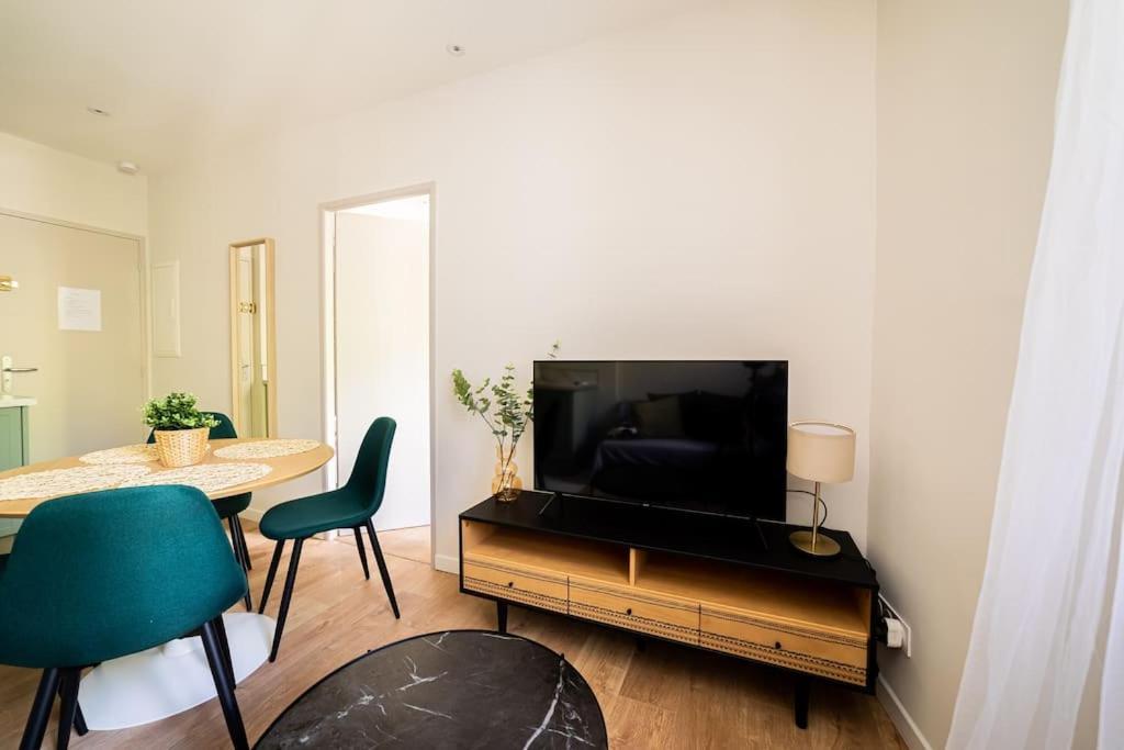 Le Pearl Appartement De Charme En Bord Riviere Collobrières Екстериор снимка